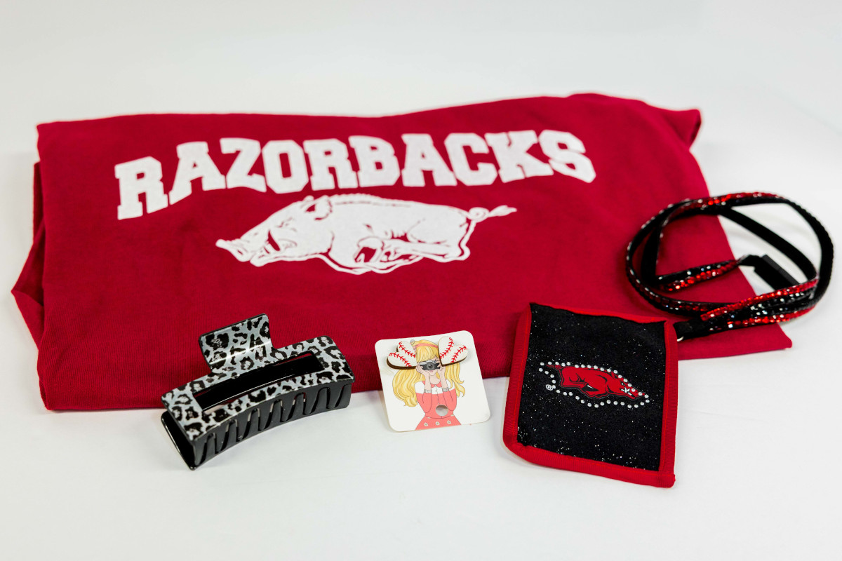Lot 50 - Razorback T-Shirt (Adult S), Razorbacks Lanyard, Earrings, Headband
