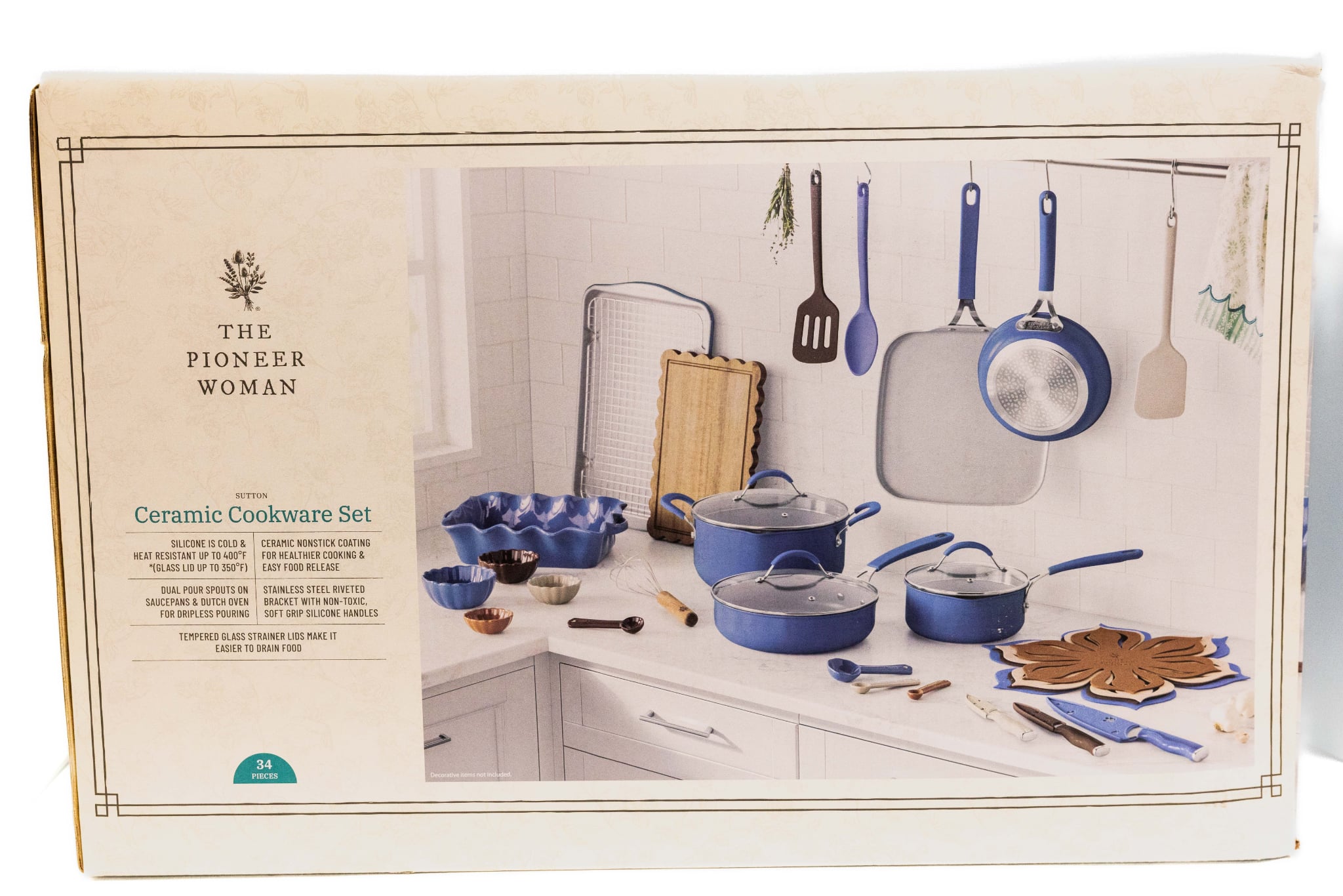 Lot 28 - Pioneer Women's Cookwear Set